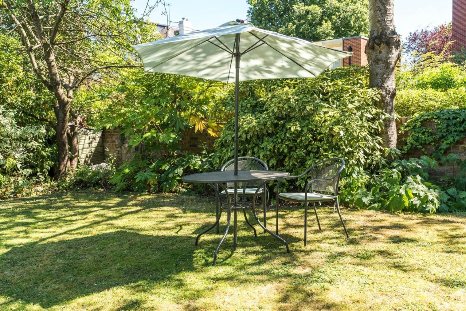 Fantastic 3 Bedroom Flat West Hampstead London