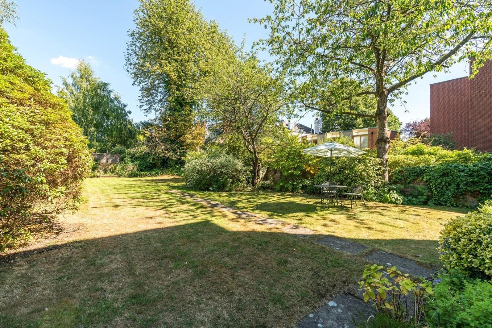 Fantastic 3 Bedroom Flat West Hampstead Ferienhaus London
